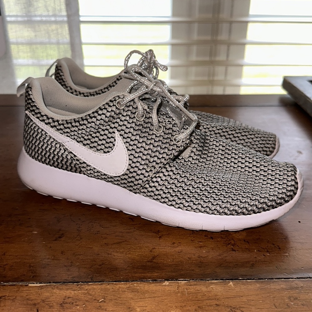 Women’s/Big Kids Nike Roshe
